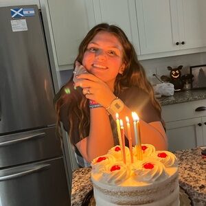 Meet your Posher, Olivia